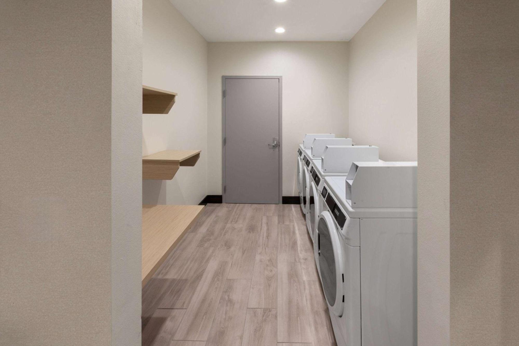 Hawthorn Extended Stay By Wyndham Kingwood Houston Exterior foto